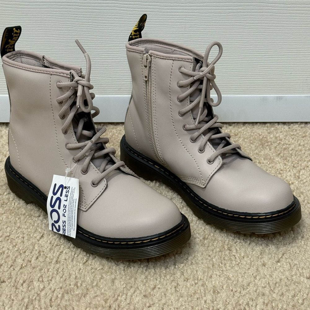 NWT Dr. Martens 1460 Big Kid Girls' Combat Boot Taupe Sz 2